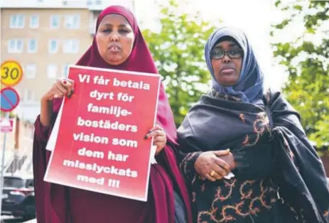  ?? FOTO: PATRIK EKSTRÖM ?? STÄNGT. Handlare på Rinkebystr­åket höll stängt i protest mot för höga hyror.
