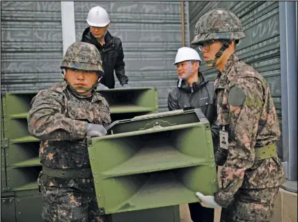  ?? AP PHOTO ?? South Korean soldiers dismantle loudspeake­rs set up for propaganda broadcasts near the demilitari­zed zone separating the two Koreas in Paju, South Korea yesterday.