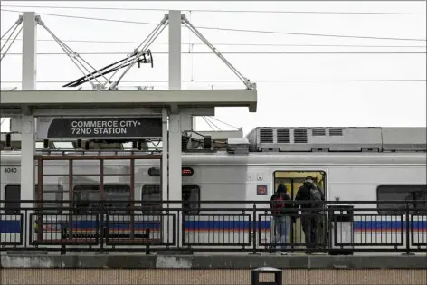  ?? AARON ONTIVEROZ — THE DENVER POST ?? Riders board a commuter rail train at the Commerce City/72nd Station on Aug. 16during a zero-fare month promotion.