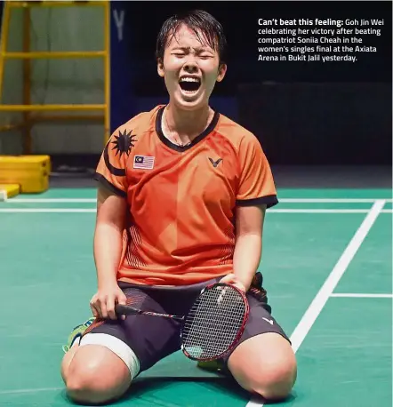  ??  ?? Can’t beat this feeling: Goh Jin Wei celebratin­g her victory after beating compatriot Soniia Cheah in the women’s singles final at the Axiata Arena in Bukit Jalil yesterday.