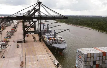  ?? James Nielsen photos / Houston Chronicle ?? The Port of Houston has seen a slowdown in traffic due to oil’s slump but business is expected to pick up soon.