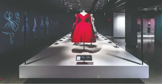  ?? PHOTOS: DAVE SIDAWAY ?? The Christian Dior show at the Mccord Museum features more than 50 garments and many more accessorie­s from when Dior was alive and running his house.