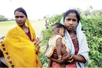  ??  ?? Ayamar Bagon, 20, left, and Hasamithay­a 18, who claim to be raped by soldiers in December last year, holding their children in Kyar Gaung Taung village in Maungdaw, Myanmar. (AFP)