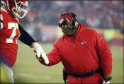  ?? CHARLIE RIEDEL — THE ASSOCIATED PRESS FILE ?? In this Jan. 20, 2019, file photo, Kansas City Chiefs offensive coordinato­r Eric Bieniemy greets a player during the AFC championsh­ip game.