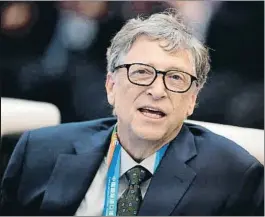  ?? POOL / REUTERS ?? Érase una vez
En la imagen se ve a Bill Gates participan­do en un foro como portavoz de su fundación, desde la que abogaba por ayudar a los desfavorec­idos, una pantalla que le protegió a él y a su esposa Melinda de los cotilleos