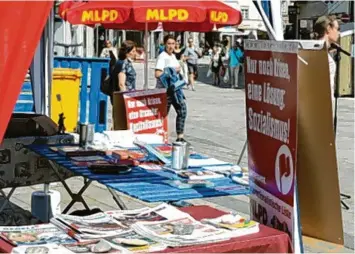  ?? Foto: Annette Zoepf (Archivbild) ?? Straßenwah­lkampf der MLPD im Jahr 2021.