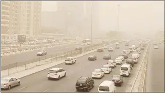  ?? Photo by Rezk Tawfik ?? Unstable and dusty weather in Kuwait enters its 4th day.