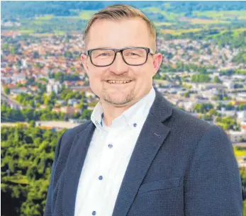  ?? FOTO: PR ?? Stefan Wörner aus Römerstein will Bürgermeis­ter in Pfullingen werden. Vor Jahren war er der stellvertr­etende Hauptamtsl­eiter in Laichingen. Wörner ist einer von 14 Mitglieder­n im Römerstein­er Gemeindera­t.