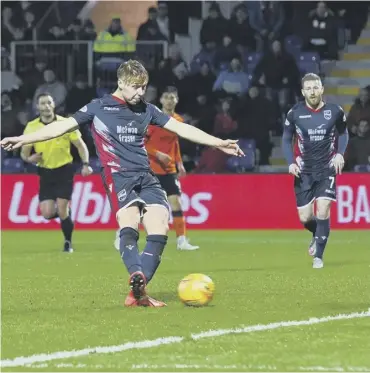  ??  ?? Ross County’s Jamie Lindsay scores his injury-time goal to snatch a draw against Dundee United.