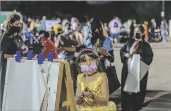  ?? OSUNA
PHOTO VINCENT ?? Victoria Sanchez, 7, of Imperial, adjusts her marker while drawing during a Family Night event on Thursday in Calexico.