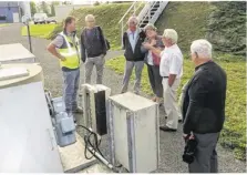  ??  ?? Mickaël Gosselin et un groupe de visiteurs.