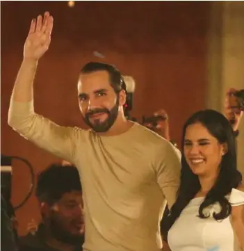  ?? ?? ► Nayib Bukele, Presidente de El Salvador, junto a su esposa Gabriela.