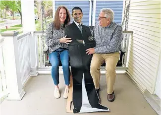  ?? JOHN J. KIM/CHICAGO TRIBUNE ?? Rich Letchinger, right, bought this life-size cardboard cutout of President Barack Obama for the 50th birthday party for his wife, Dana Wahrenbroc­k, left.