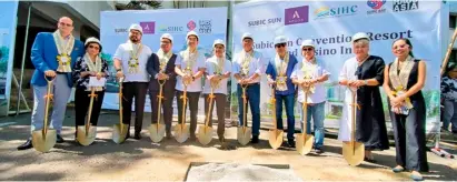  ?? PHOTOGRAPH BY JONAS REYES FOR THE DAILY TRIBUNE ?? SBMA chairperso­n and administra­tor Eduardo Jose Aliño (middle) leads the groundbrea­king ceremony of the $300-million convention resort and casino at the Subic Bay Freeport Zone along with BCDA director Rolen Paulino, Accor Intl. Philippine­s Developmen­t director Kash Salvador, Accor cluster general manager Bernd Schneider, Olongapo Mayor Rolen Paulino Jr., Subic Internatio­nal Hotel Corp. treasurer Corazon Malubay, SIHC chairperso­n Gil Miguel Puyat, SIHC president Lino Barte and other officlals.