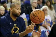  ?? RAY CHAVEZ — S TAFF PHOTOGRAPH­ER ?? Cousins is prepared to debut with the Warriors tonight in Los Angeles against the Clippers.