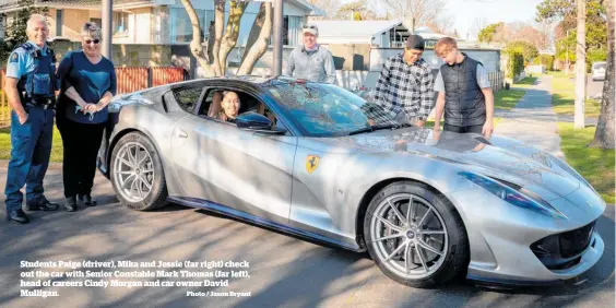  ?? Photo / Jason Bryant ?? Students Paige (driver), Mika and Jessie (far right) check out the car with Senior Constable Mark Thomas (far left), head of careers Cindy Morgan and car owner David Mulligan.