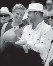  ?? ELISE AMENDOLA/AP PHOTO ?? Tennis Hall of Fame inductees Kim Clijsters of Belgium and Andy Roddick of the United States chat during enshrineme­nt ceremonies at the Internatio­nal Tennis Hall of Fame on Saturday in Newport, R.I.