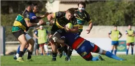  ?? (Photos Laurent Martinat) ?? Au match aller, les Hyérois s’était assez facilement imposés sur leur pelouse ().