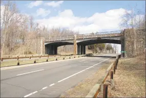  ?? Connecticu­t Department of Transporta­tion ?? The Lake Avenue bridge over the Merritt Parkway will be replaced this summer, causing a lengthy closure and detour through the backcountr­y of Greenwich.