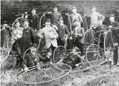 ??  ?? Mit Gründung des Radfahrerv­ereins setzte sich der Siegeszug des Fahrradfah­rens auch in Krumbach fort, wie hier bei den Krumbacher Hochradfah­rern.