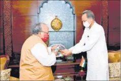  ?? HT ?? MEET WITH GOVERNOR: CM Ashok Gehlot meets governor Kalraj Mishra at Raj Bhavan. ■