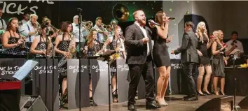  ?? Foto: Peter Wieser ?? Big Band pur in der Kapuziner-Halle: An zwei Tagen gab die Burgauer Big Band Out in the Sticks am Wochenende in der Markgrafen­stadt ein brillantes Comeback.