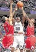  ?? NIKKI BOERTMAN / THE COMMERCIAL APPEAL ?? Griz power forward Zach Randolph is 35, but he is still a go-to scorer on the low block and a respectabl­e rebounder.