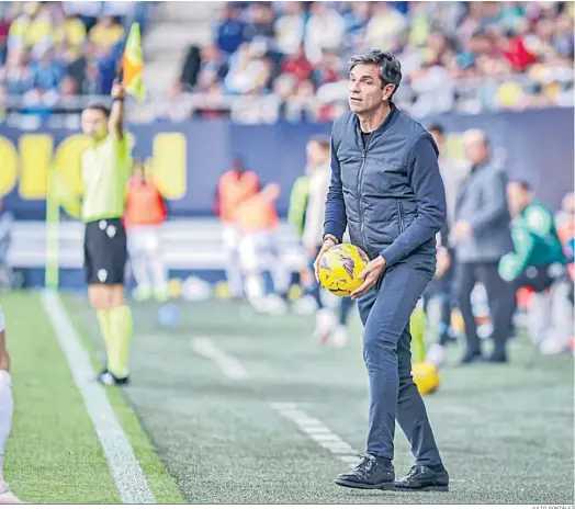  ?? JULIO GONZÁLEZ ?? Mauricio Pellegrino con cara de pocos amigos.