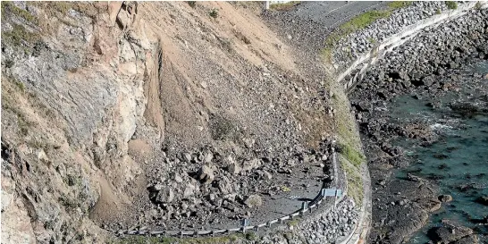  ??  ?? One of the many slips south of Kaikoura on SH1, following last Monday’s magnitude 7.8 earthquake.