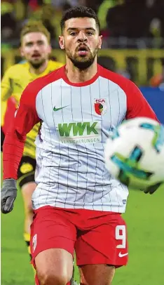  ?? Foto: Jan Hübner ?? Wieder den Ball im Blick: Shawn Parker absolviert­e am Montag sein neuntes Bun desligaspi­el für den FCA.