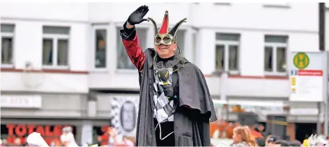 ?? RP-ARCHIV (3): STEPHAN KÖHLEN ?? An jecke Zeiten wie beim Karnevalsz­ug 2019 mit dem Hoppeditz im Hoppemobil soll in Mettmann am 28. Mai angeknüpft werden.