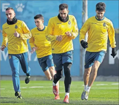  ??  ?? ACOMPAÑADO. Borja Iglesias, en el entrenamie­nto de ayer; hoy probableme­nte jugará junto a Ferreyra.