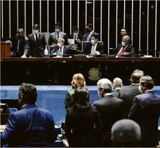  ?? Marcos Oliveira/Ag. Senado ?? ... e de senadores, durante a apuração dos votos na Mesa do Senado