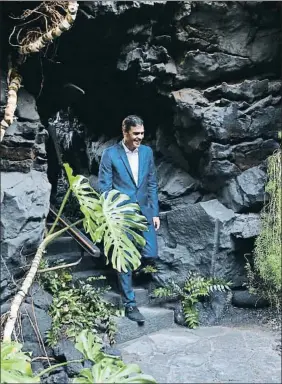  ?? G3 / GTRES ?? Pedro Sánchez. El presidente ha pasado una semana en Lanzarote. En la foto, paseando por un parque natural