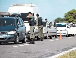  ?? JUAN JOSé GARCíA ?? Control. Un retén sobre una de las rutas santafesin­as.