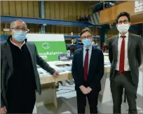  ??  ?? Mr Olivier Poncin, le Préfet Étienne Stoskopf et Thibaut Félix sous-préfet à la relance