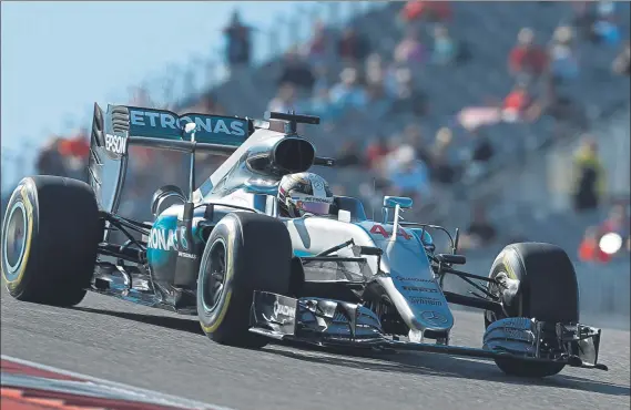  ?? FOTO: EFE ?? Lewis Hamilton saldrá primero en el Circuito de Las Américas por delante de Rosberg, al que el pasado año echó fuera de la pista en la primera curva con una polémica acción