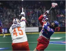  ?? JOHN RENNISON THE HAMILTON SPECTATOR ?? The Halifax Thunderbir­ds’ Luc Magnan tries to block the shot from Toronto Rock’s Challen Roger. Rogers scored in overtime in a thriller at FirstOntar­io Centre.