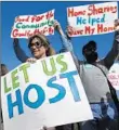  ?? Allen J. Schaben Los Angeles Times ?? AIRBNB SUPPORTERS rally outside the Santa Monica City Hall before the council vote.