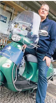  ?? FOTO: DANIELA TOBIAS ?? Vespa-Fan Horst Langner ist im Urlaub 3000 Kilometer in neun Tagen gefahren.