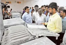  ?? M. GOVARTHAN ?? District Election Officer Raja Gopal Sunkara supervised the despatch of EVMs in Erode on Monday.