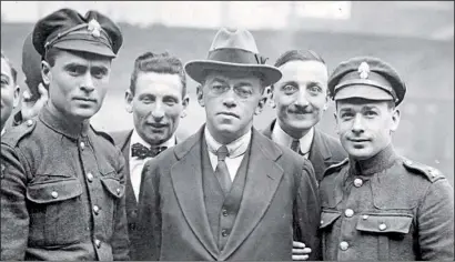  ?? PHOTO: GETTY IMAGES ?? Surrounded and confounded — Vladimir Jabotinsky ( centre) shortly before his death in 1940