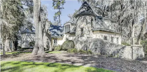  ??  ?? The grand estate in Bluffton, which brings to mind a castle, includes many treasures from around the world and is on the market for US$9.95 million.