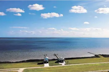  ?? Courtesy of Beachside ?? Surrounded by water on three sides, Beachside homesites give residents a front row seat to some of the best big-water views in Texas.