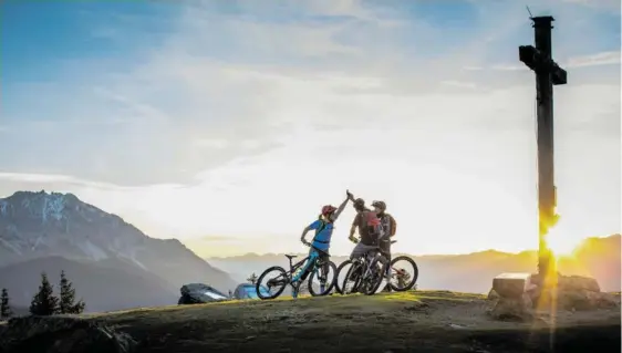  ?? BILDER: SN/STONEMAN ?? Für Gipfelsieg­e können Mountainbi­ker in Salzburg nun auch ein Andenken mit nach Hause nehmen.