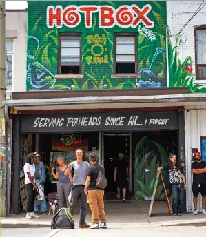  ?? (Cole Burston/The New York Times) ?? Hotbox Cafe, a smoking lounge in Toronto.