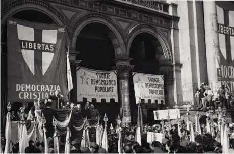  ?? ?? Diaspora Dopo la fine della Dc (1943-1994) è iniziata la diaspora dei cattolici in politica: oggi si trovano in tutti i partiti ma non sempre sono visibili