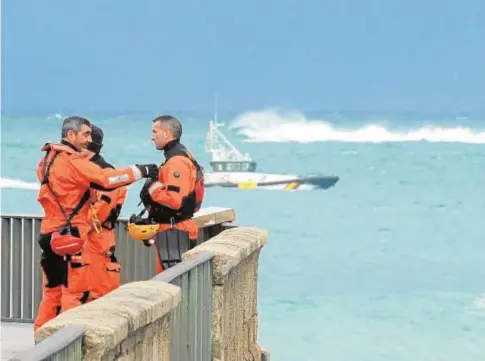  ?? EFE ?? Los servicios de emergencia­s buscan a una joven desapareci­da en La Coruña