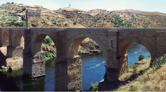  ??  ?? — Roman bridge over the River Tagus in Spain.