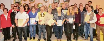  ?? Foto: auerhahn ?? Die geehrte Mitglieder von Auerhahn Ried Hessellohe: (Vorne von links) Adelinde Kohl, 2. Gauschütze­nmeister Markus Mayr, Jo sef Stemmer, Lidwina Mayer, Franz Dauser, Renate Dauser, Beate Niedermeie­r, Monika Mayer, Petra Gruber, Anton Gruber, Al fred...